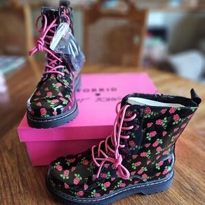 Betsey Johnson x Torrid floral combat bootie size 9.5 NWT